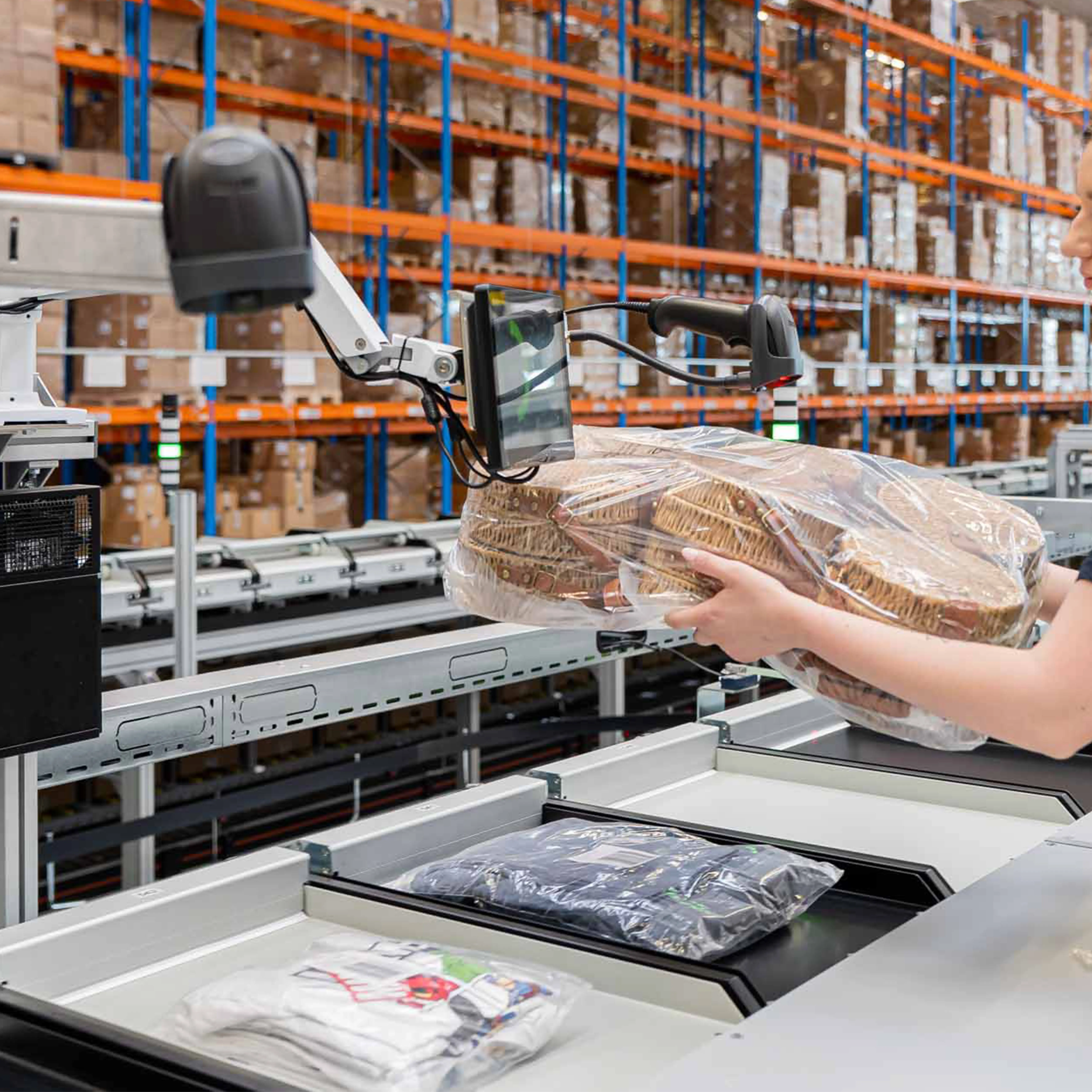 S.Oliver Sorter with products & warehouse